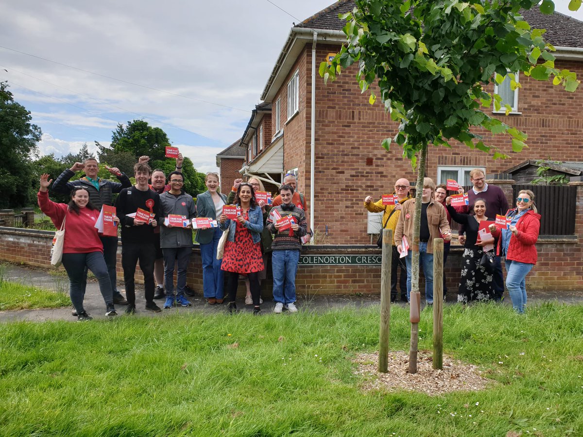 pavitarmann's tweet photo. Delighted to have so many join me in Eton Wick today. Two things are clearโฆresidents are done with the Tories, and secondly, they want the changed Labour Party. Ecstatic by the reception on the door. Only Labour can deliver the change needed for Windsor.
#votelabour24
#etonwick https://t.co/MOjqiWimpU