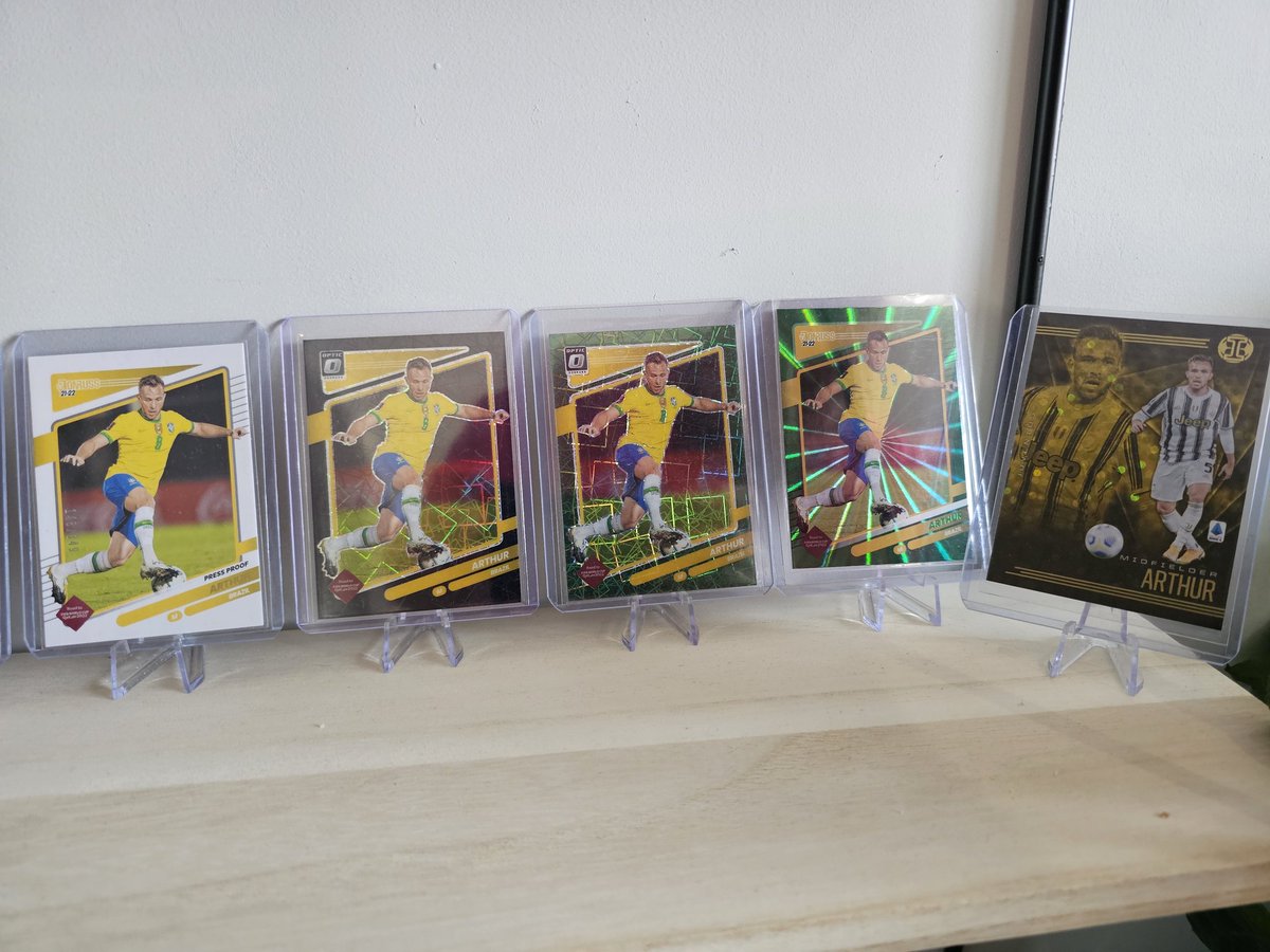 Jd_drury92's tweet photo. Arthur this year would of been the age I started to show an interest in football. So I decided to do something that I'd like to think we would of done together + collect a few football cards. The main part of my collection will be namesake @arthurhromelo.

It's the small things💙 https://t.co/dwPsTfJmNB