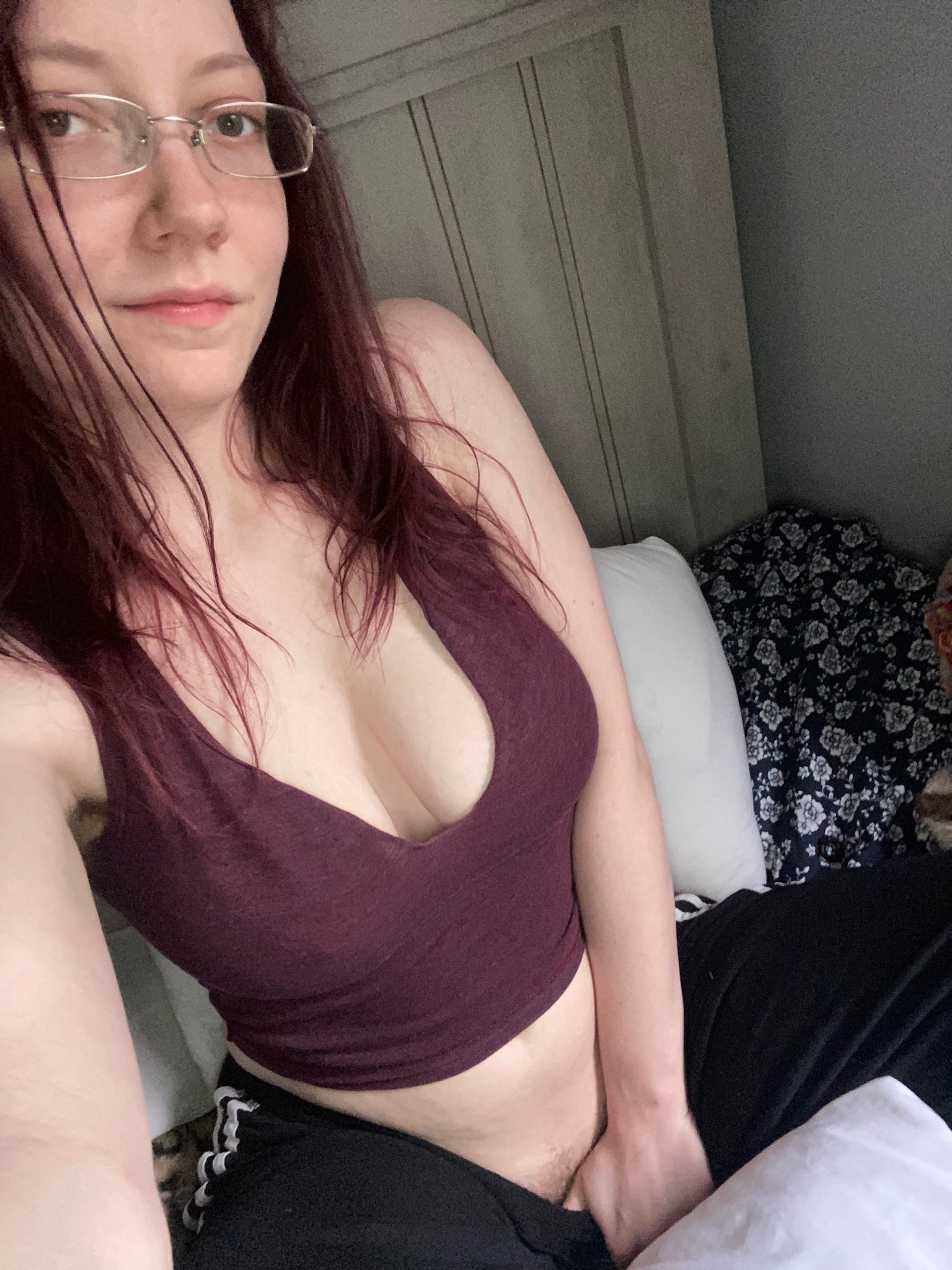 Nothing like a morning to yourself 😏 #purplehair #tits #CleavageForDays #cleavage #womancontent #selfconfidence #cozy https://t.co/s13L7905Py