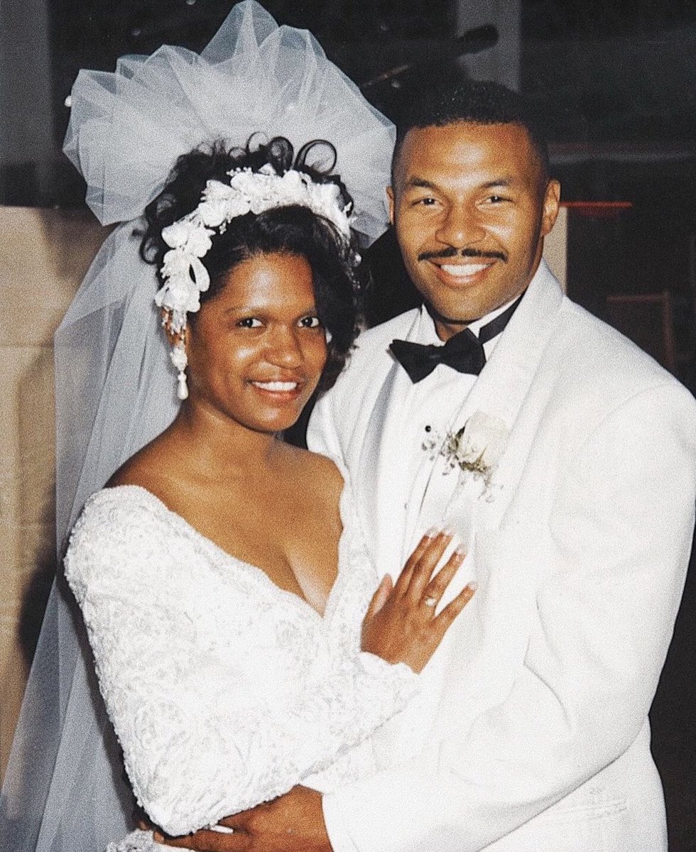 SkylerPiercee's tweet photo. 30  years  of  marriage  ,  love  you  <3 https://t.co/MWCJUOczlA