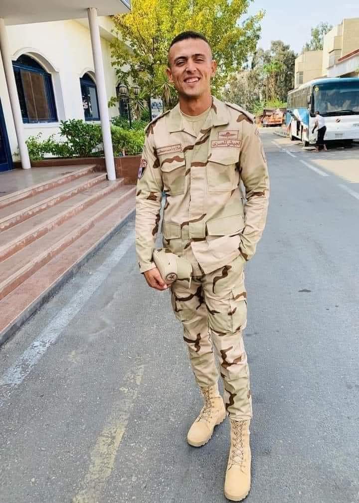 RamyHesham's tweet photo. أحد العناصر ؟!!
العين بصيرة و الكف قاصِر 
 و اللعنة على كل اللي عاصِر
أحد العناصر ده شهيد 
��طل و بكرا عن��ه عيد 
في الجنة طبعاً ؛شيء أكيد
أمَّا التاريخ للكل حاصِر
بالفعل آه مش بالمناظر 
يا رب يا كريم يا معين 
إرحم شهيد و إشفي الأنين
و إنصر يارب المظلومين 
و مين سواك يا رب ناصر . https://t.co/Gsy80k4i7d