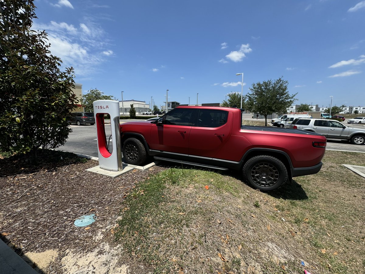 Completely full Tesla Supercharger 12/12 but I won’t let a space go to waste nor take up 2 spots if I don’t have to. 😅
