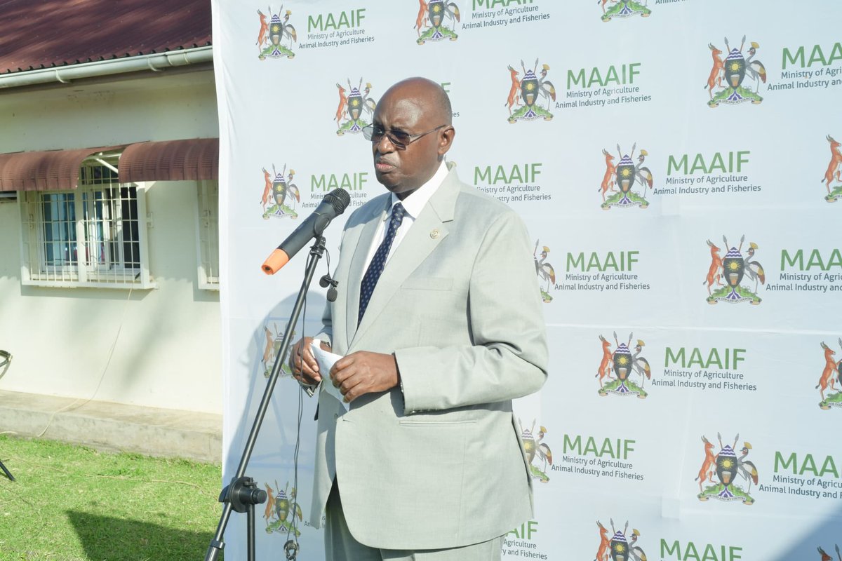 DrRwamiramaBK's tweet photo. On behalf of @MAAIF_Uganda l today handed over 3 million doses of FMD vaccines to 27 Districts at the National Animal Diseases Diagnostic Epidemiology Center NADDEC in Entebbe.

The vaccines procured from Egypt will support the Districts that reported outbreaks https://t.co/DPEzsFRgw0