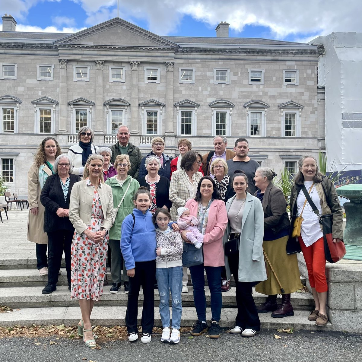Such a pleasure to welcome members of Clara Heritage Society to Leinster House today! An amazing group of people who are passionate about Clara town - past, present and future. 
#Offaly #Heritage @offalyheritage <a href="/offalyhistory/">Offaly History</a>