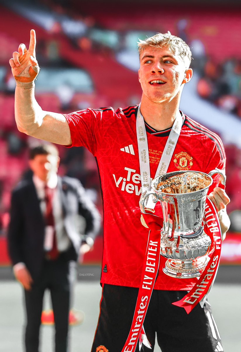 📊 DID YOU KNOW 📊

With a conversion rate of 26.3%, Rasmus Højlund is currently the most clinical finisher in the Premier League for the 2023/24 season, ahead of Erling Haaland's 17.7%.

Do you think he should lead the line for Manchester United next season or a more experienced