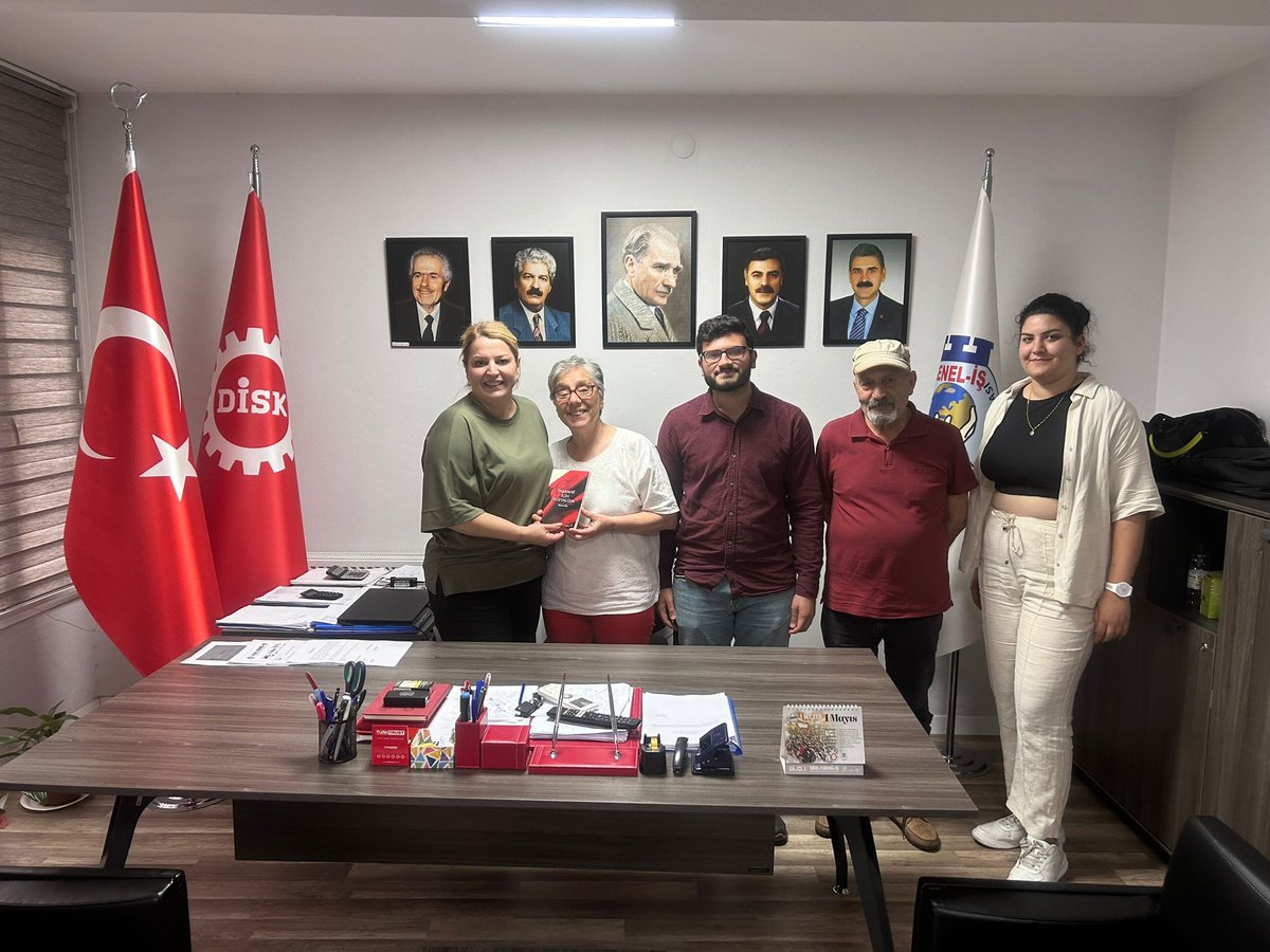 TipAydin's tweet photo. Efeler İlçe Örgütümüz DİSK Genel İş Aydın Şubesine dayanışma ziyaretinde bulundu. Misafirperverlikleri için kendilerine teşekkür ederiz. Mücadele yaşatır.

@Aydin_Sube https://t.co/i08reAfwBd