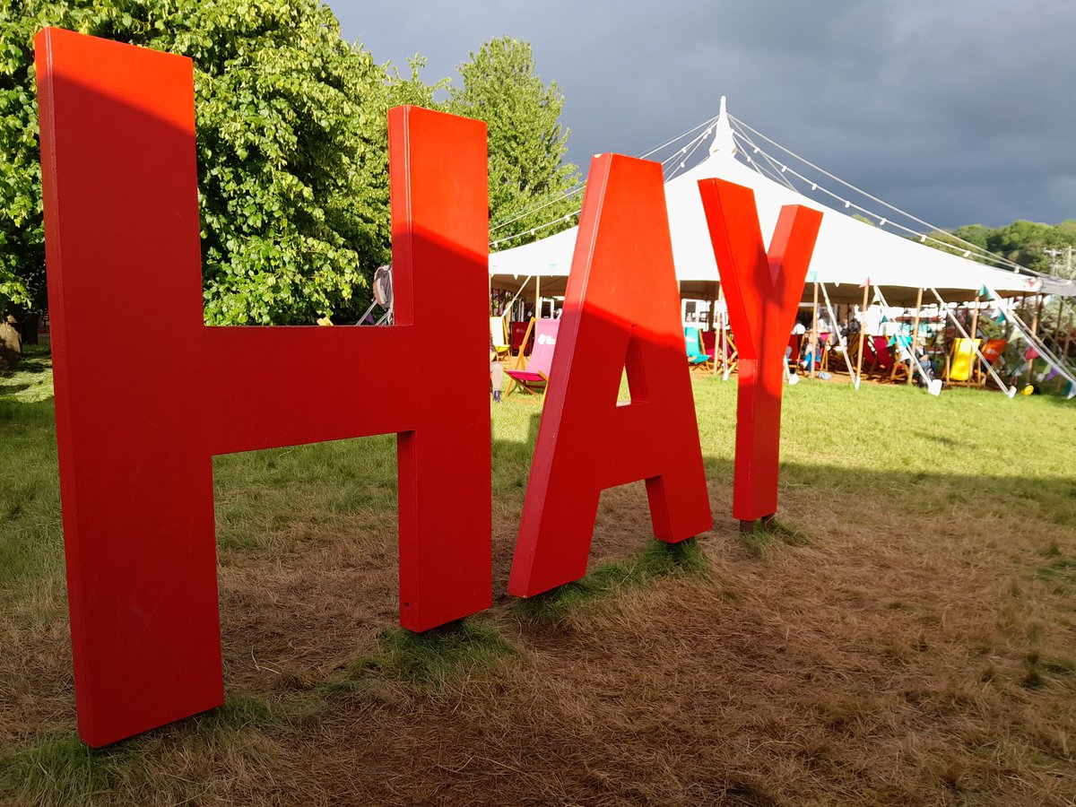 Where can you see a serious historian in the morning, a Prime Minister in the afternoon and @JamesBlunt in the evening? Glorious mad and colourful @hayfestival