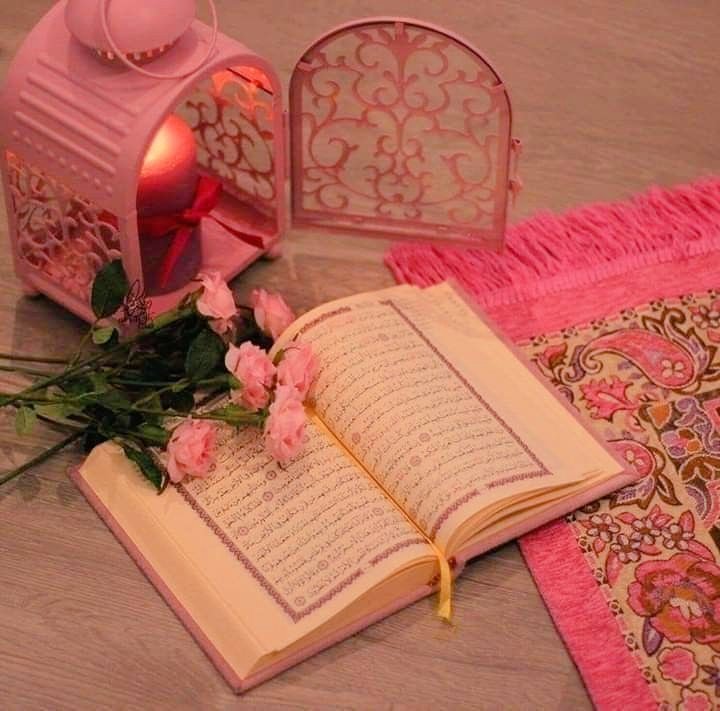 Sukoon E Qalb Hain Qur'an
Is Dil ki dhadkan Hai Qur'an
Aankho Ki Binaai Hai Qur'an
Andhere ki rihaai hai Qur'an!