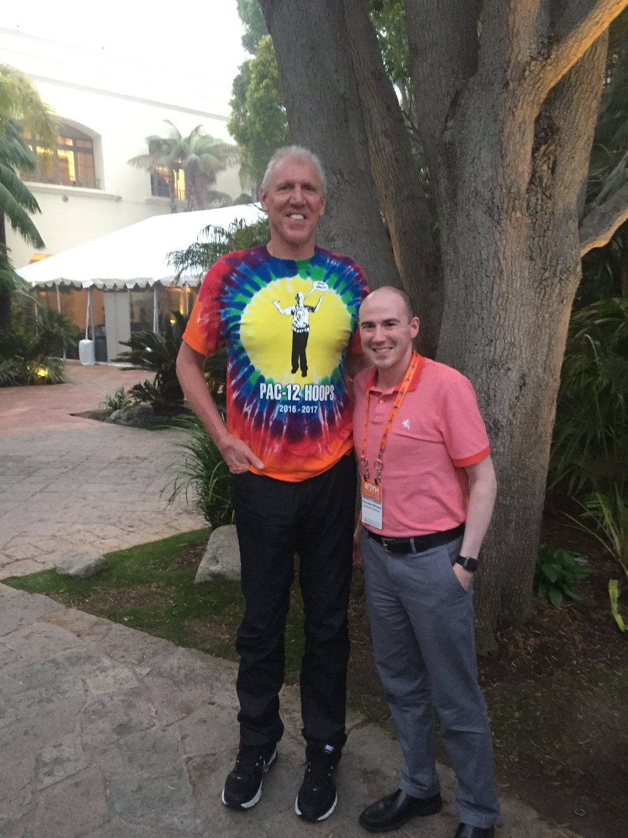 friv17's tweet image. RIP Bill Walton. It was truly an honor to have met you. #Legend