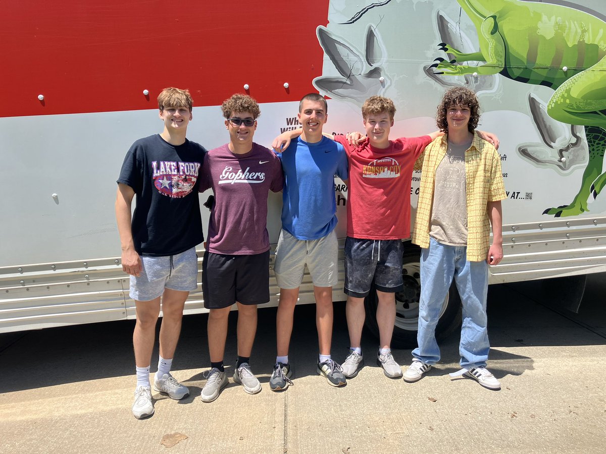 Appreciate these boys loading up the Uhaul today. Got to go put our powerlifters to work. Had a blast coaching these guys this past year and going to miss them!!! 💪 (Will Berki not pictured)