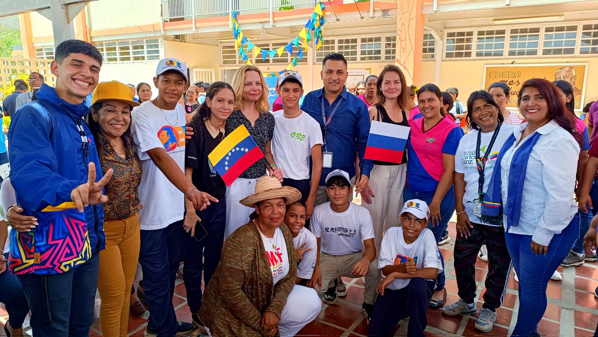 EducacionNvaE's tweet photo. Asumimos desafíos por la calidad educativa. 

Con muestra cultural, Nueva Esparta recibió delegación rusa que contribuirá con el fortalecimiento de la mención Turismo en las  escuelas técnicas regionales.

#LasCallesSonDelPueblo 

@NicolasMaduro
@MPPEDUCACION 
@_LaAvanzadora https://t.co/Oehg0bjGwe