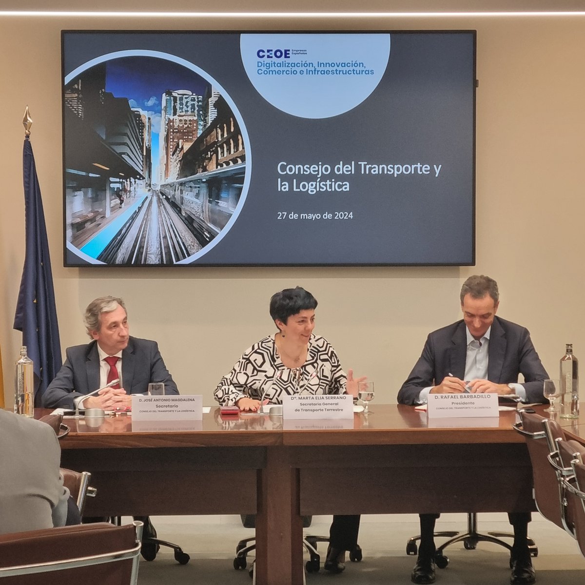 transportesgob's tweet photo. La secretaria general de #TransporteTerrestre,@Marta_Serrano, ha abierto hoy el pleno del Consejo del Transporte y la Logística.

Entre otros, ha destacado2⃣objetivos de la Ley de #MovilidadSostenible
✅Garantizar el transporte de calidad
⚡️Afrontar el reto de la descarbonización https://t.co/REfHZu5wsu