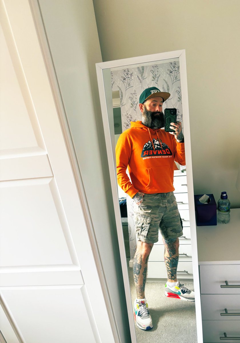 beardpwr81's tweet photo. Took V to see the new #Garfeild movie so I felt a orange hoodie was in order https://t.co/9sEDStAeSb