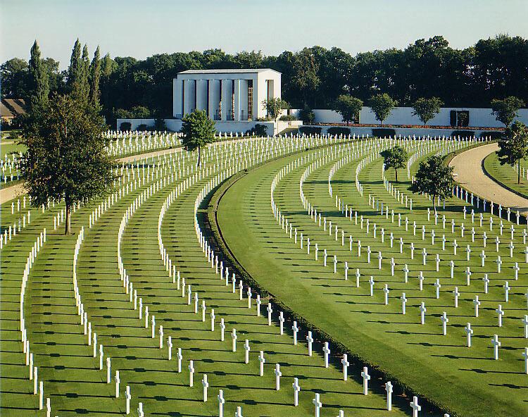 May I send my respects to the people of the United States of America who are today marking #MemorialDay24 in honour of those who gave their lives in their country's service.
This picture is of the American Cemetery near Cambridge in England, from where many Americans served...