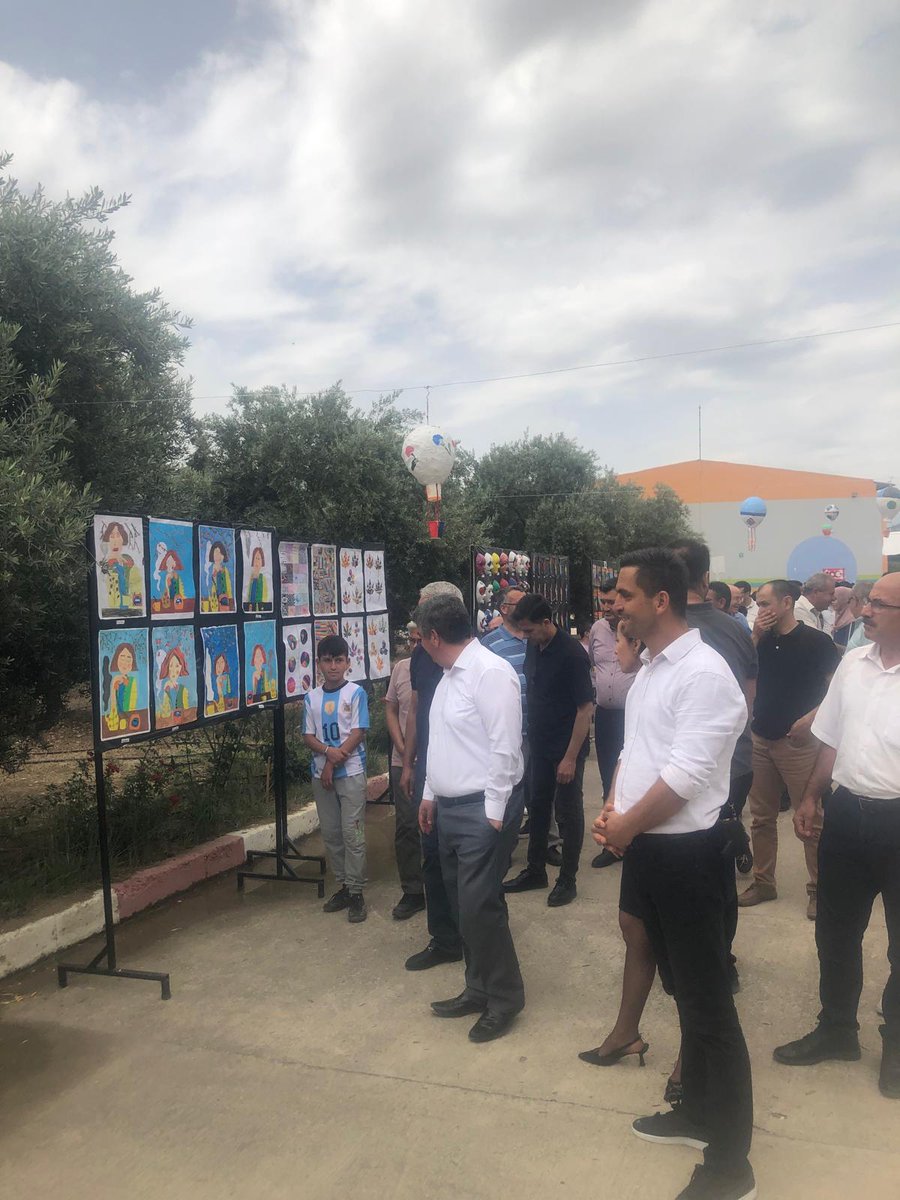 mutmaresal's tweet photo. Okulumuzda düzenlemiş olduğumuz okul şenliğimizi başta öğrencilerimiz, velilerimiz, okul personelimiz ve öğretmenlerimizin katılımıyla gerçekleştirdik. Bu güzel günde bizleri yalnız bırakmayan herkese çok teşekkür ederiz. https://t.co/jHx38Lr37A