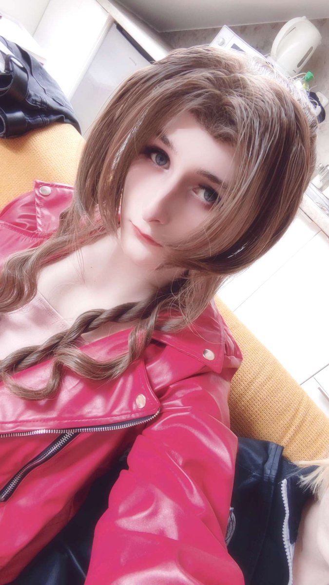I don't think that character fits me, but my friends want me to do it❤️🤣
#aerith #aerithcosplay #cosplay #cosplaygirl #finalfantasy