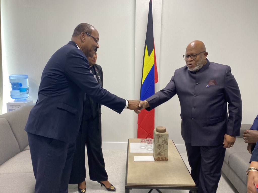 Delighted to meet with our gracious host, the Prime Minister of Antigua and Barbuda, and President of #SIDS4 H.E @GastonBrowne. We discussed our shared hopes for the success of the Antigua and Barbuda Agenda for SIDS in charting the course towards their resilient prosperity. I