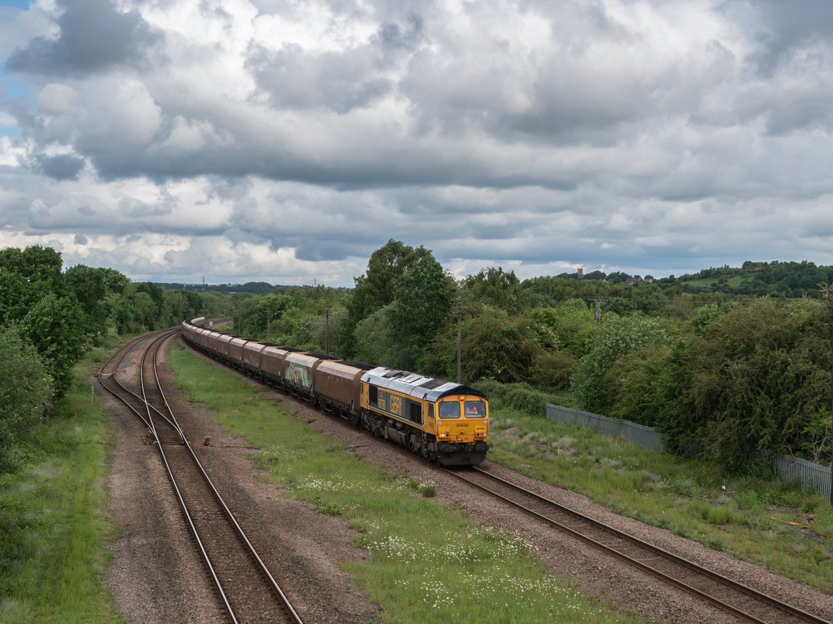Cherish these coal workings and get photting them as they soon will be confined to the annals of history. GBRf 66785 6M61 0800 Immingham H.I.T to Ratcliffe Power Station, Woodhouse Mill 10.28 25/05/24