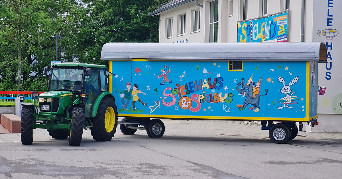 Spielbus kommt in den Weidenring #Aktion #Friedrichshafen #Kinder #Spielbus #Spiele #Spielehaus #WochenblattNews wochenblatt-news.de/region-bodense…