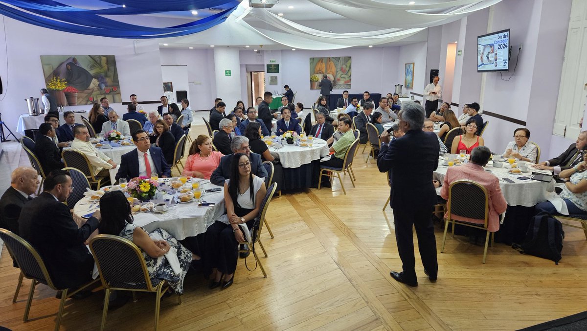 CANACOMexico's tweet image. En el marco de la celebración del #DíadelContador, @JesusRodCar, pdte. de @CANACOMexico, expresó que los Contadores son los médicos de las empresas, quienes analizan sus entrañas para hacerlas eficientes. Reconoció la labor de los profesionales que orientan, guían y escuchan.