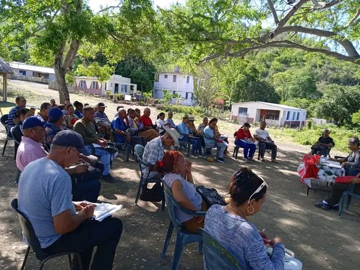 Intercambio con el pueblo, recorrido del consejo popular Marea del Portillo municipio Pilón ,evaluando resultados y deficiencia del consejo Popular en La Circunscripción 36 Camarones. #GenteQueSuma, #MunicipioPilón, #ProvinciaGranma, #PoderPopular.