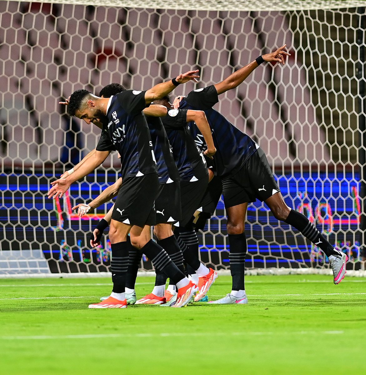 hilalstuff's tweet image. 🚨 بعثة الهلال تعود للرياض وجيسوس يرفض منح اللاعبين إجازة استعدادا للنهائي 🏆
