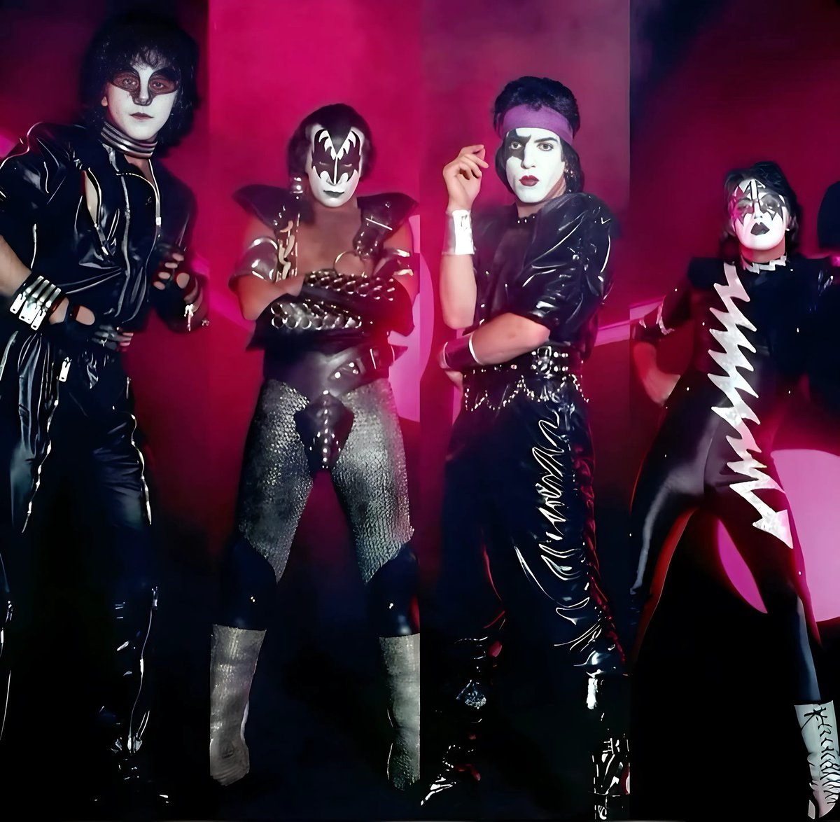 Music from... The Elder

#KISS #genesimmons #paulstanley #acefrehley #ericcarr #theelder