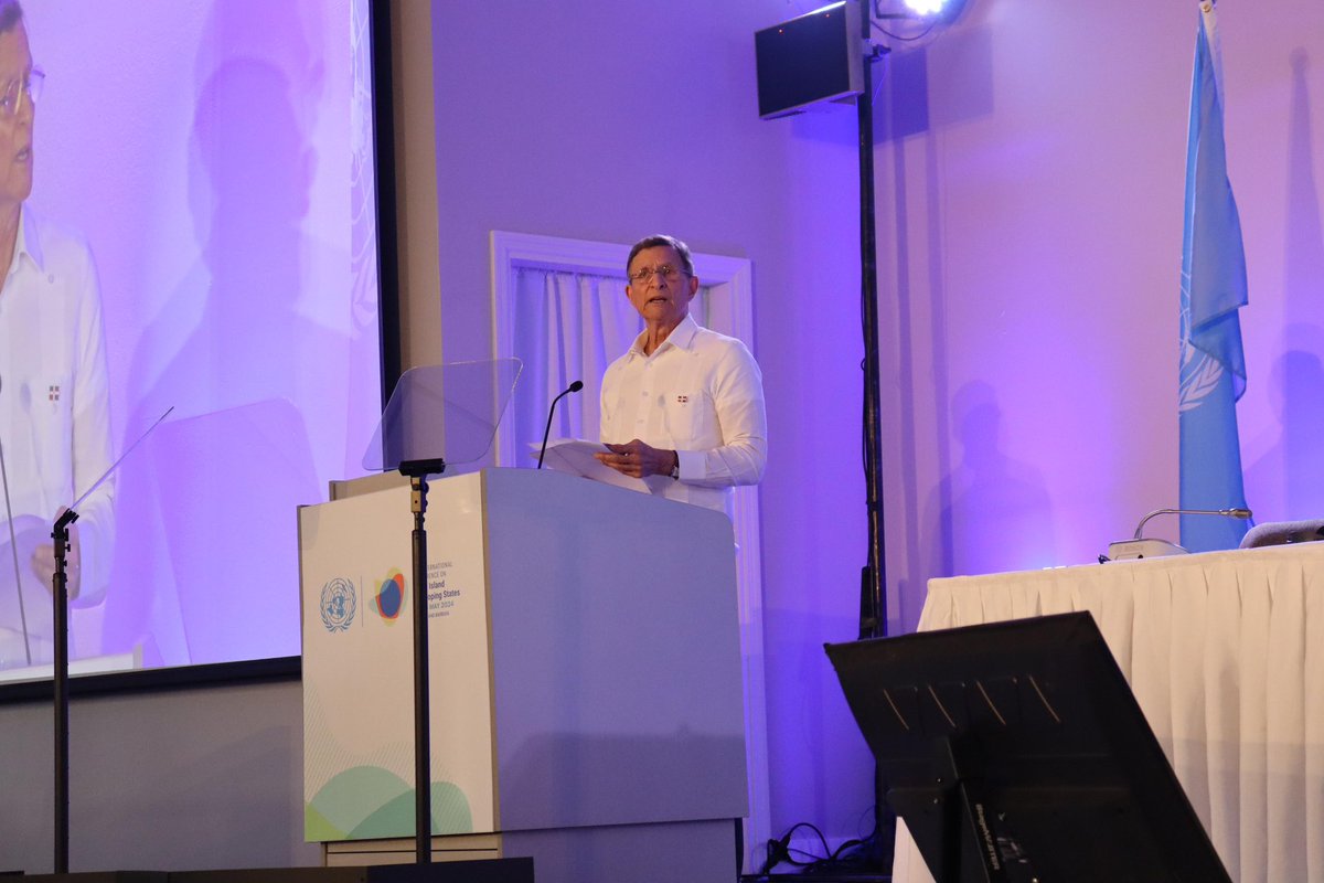 MIREXRD's tweet image. Nota de prensa.🗞️

Canciller @RobalsdqAlvarez llama a tomar medidas para enfrentar efectos del cambio climático.

Más información en: 📲 mirex.gob.do/canciller-robe…