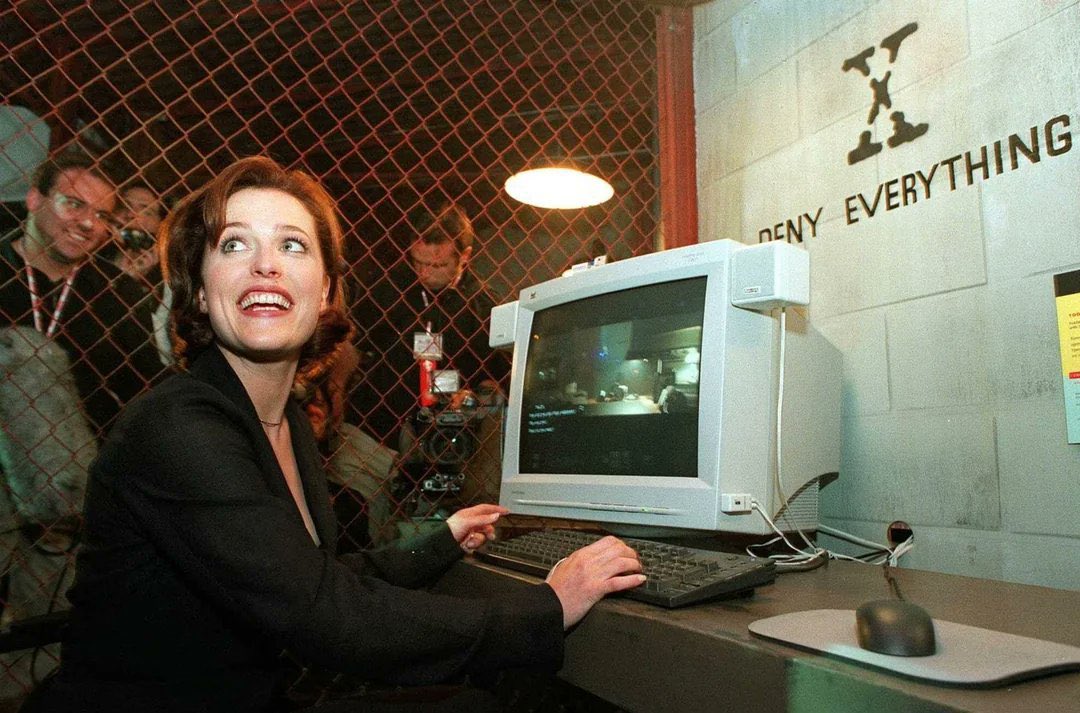 Gillian Anderson photographed playing “The X-Files Game”. (1998)