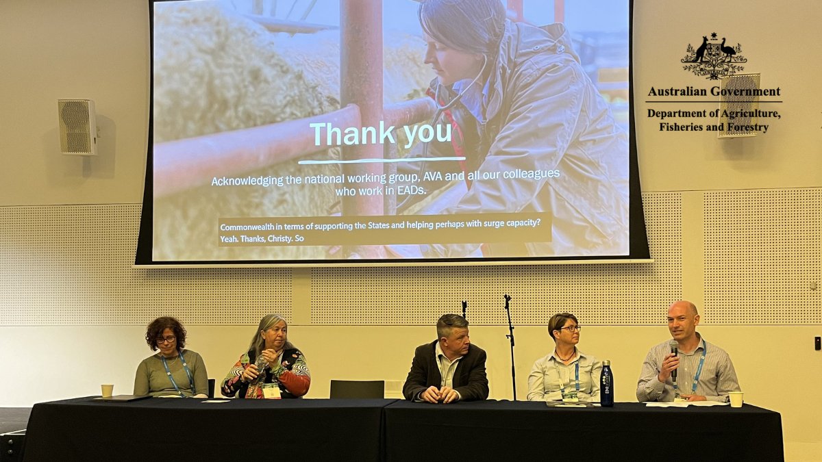 Dr Phil Tucak from @daffgov’s Office of the Chief Veterinary Officer is attending this week’s AVA Conference & took part in the panel discussion on veterinary involvement in emergency animal disease responses, alongside vets from @AustVetAssoc @VicGovAg @AnimalHealthAus @nswdpi