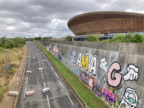 I think I found another #GROIN MV location: North Wall Road in Stratford, near the Queen Elizabeth Olympic Park.

Wonder what Namjoon thought about filming his MV in some of the dodgiest parts of London 😅

Keep streaming #RightPlaceWrongPerson, everyone