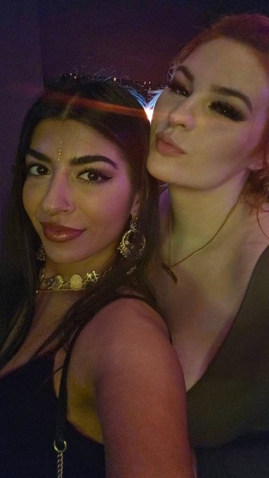I wanna kiss @jasminesherni_ again?? 

#tb to an AVN party with @Brazzers https://t.co/i8YgoDQbot