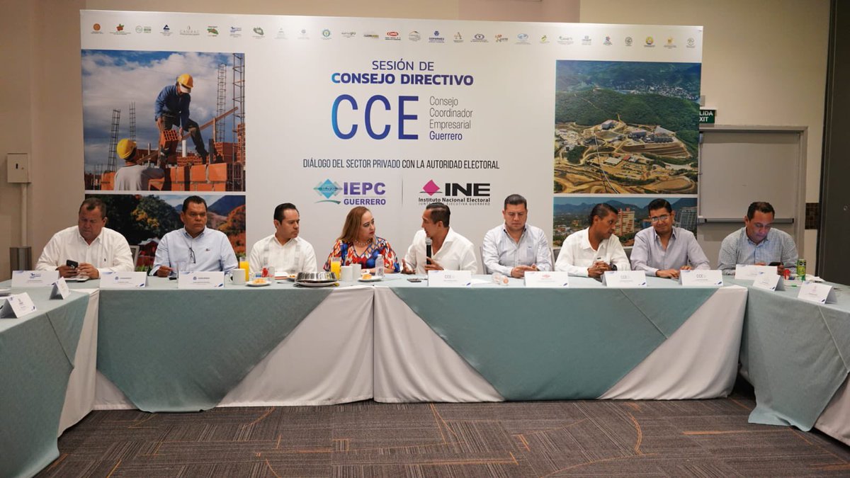 JulianUriostegi's tweet photo. Está mañana recibimos en sesión del @CCEGRO_oficial en Chilpancingo a @Fabi_MaGa Consejera Presidenta del @IEPCGRO y al Mtro.Donaciano Muñoz @INEJLEGUERRERO, celebramos un diálogo  entre la cúpula del Sector Privado de Guerrero y nuestras autoridades electorales➡���2 de Junio. https://t.co/LVrMymBmF0