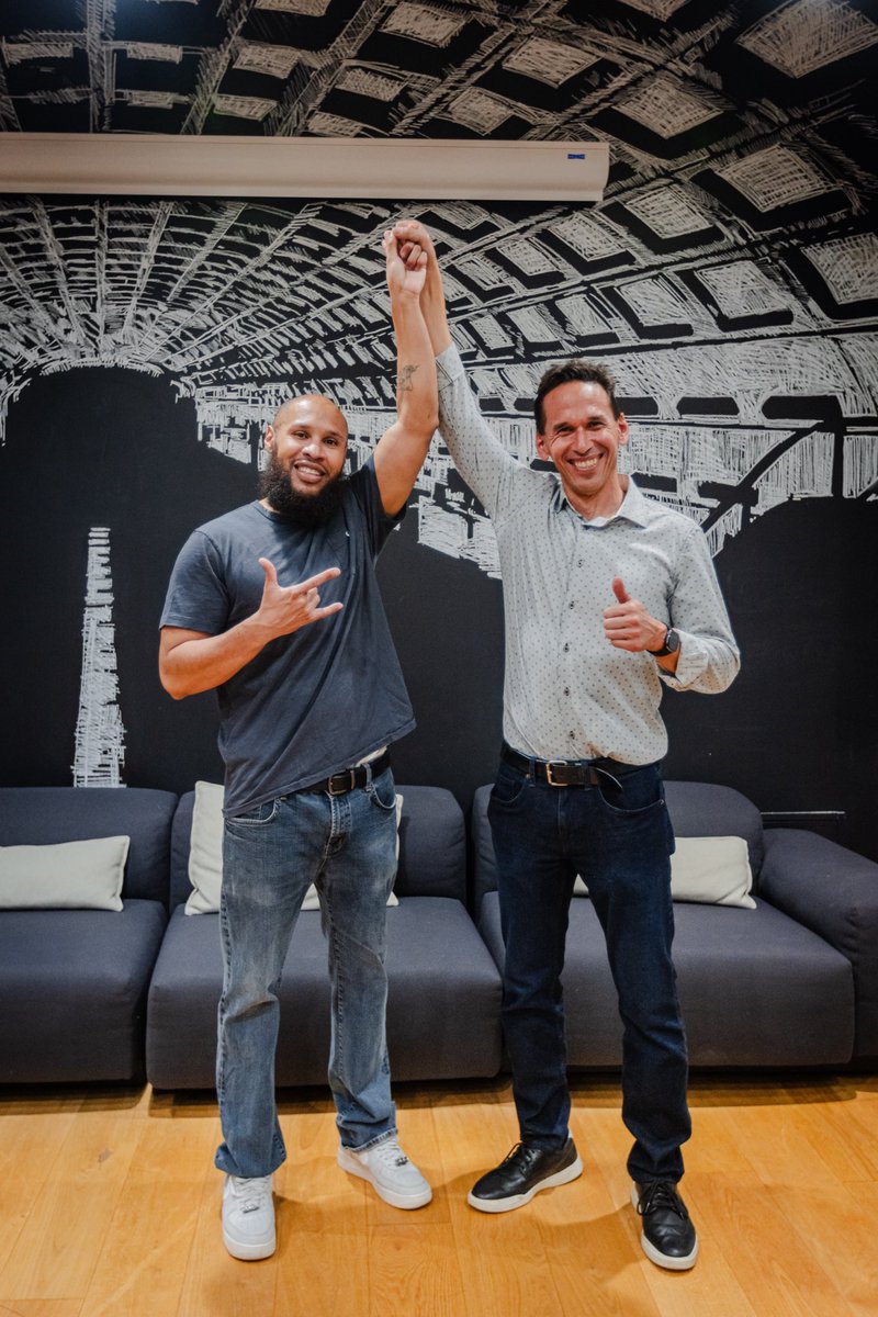 marcmhoward's tweet photo. Edward Martinez is finally FREE!!!

Edward was first my student in the DC Jail in 2018, and then he became a program participant of Marty Tankleff’s and my Making an Exoneree class in the 2020 cohort, and our client soon thereafter. https://t.co/O2Wzs33jEk