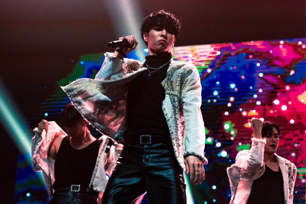 CIXBrasil's tweet photo. [#ARTIGO] 27.05.24 - “CIX retorna para Chicago com sua ‘0 or 1’ Tour” 🎤🌱 (1/5)

🔗: https://t.co/t33UnJAnEv

#CIX #씨아이엑스 #CIXinCHICAGO
#0_or_1_inNORTHAMERICA https://t.co/OW1QdOtKer