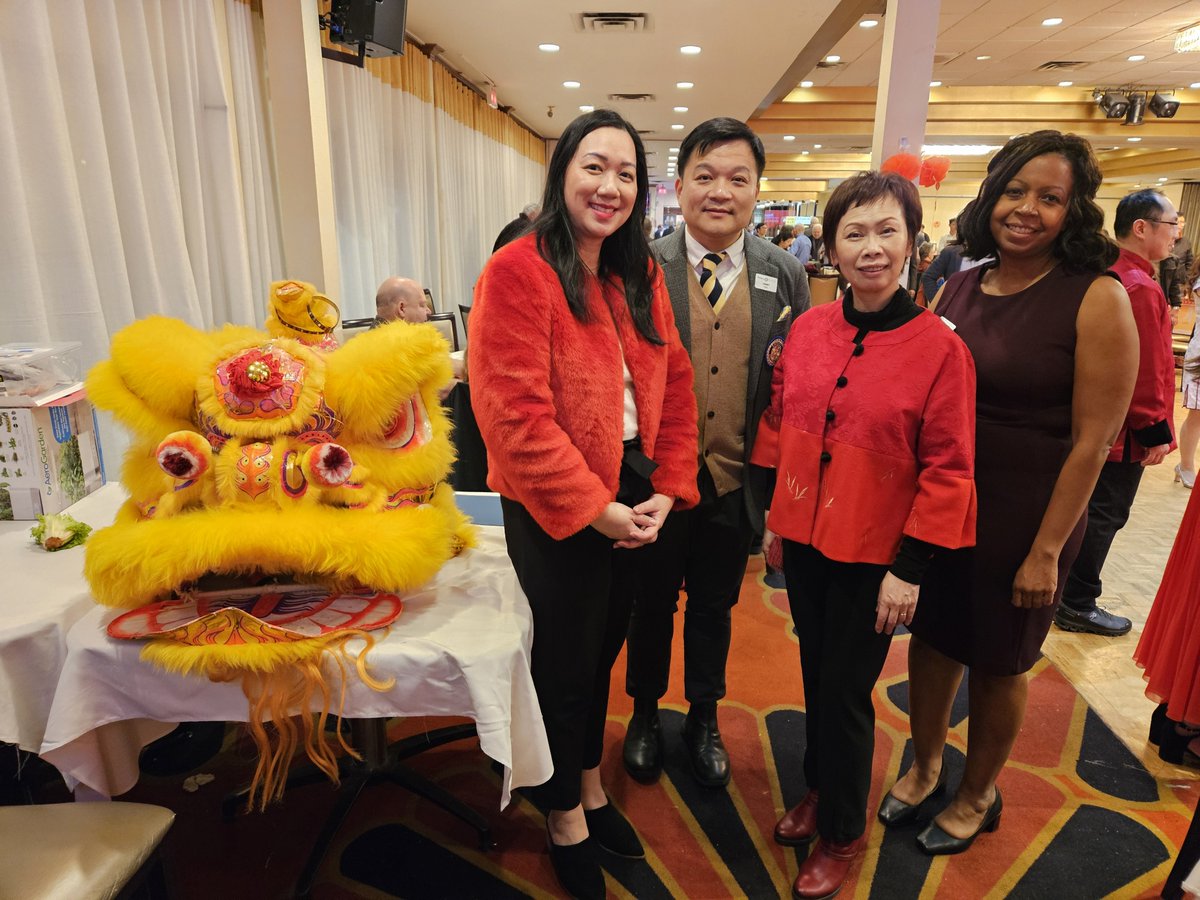 Thank you to the Richmond Rotary Club who generously donated $5000 to support Midlife + Mature Women’s Health! Funds were raised at their Lunar New Year Gala held earlier this year.