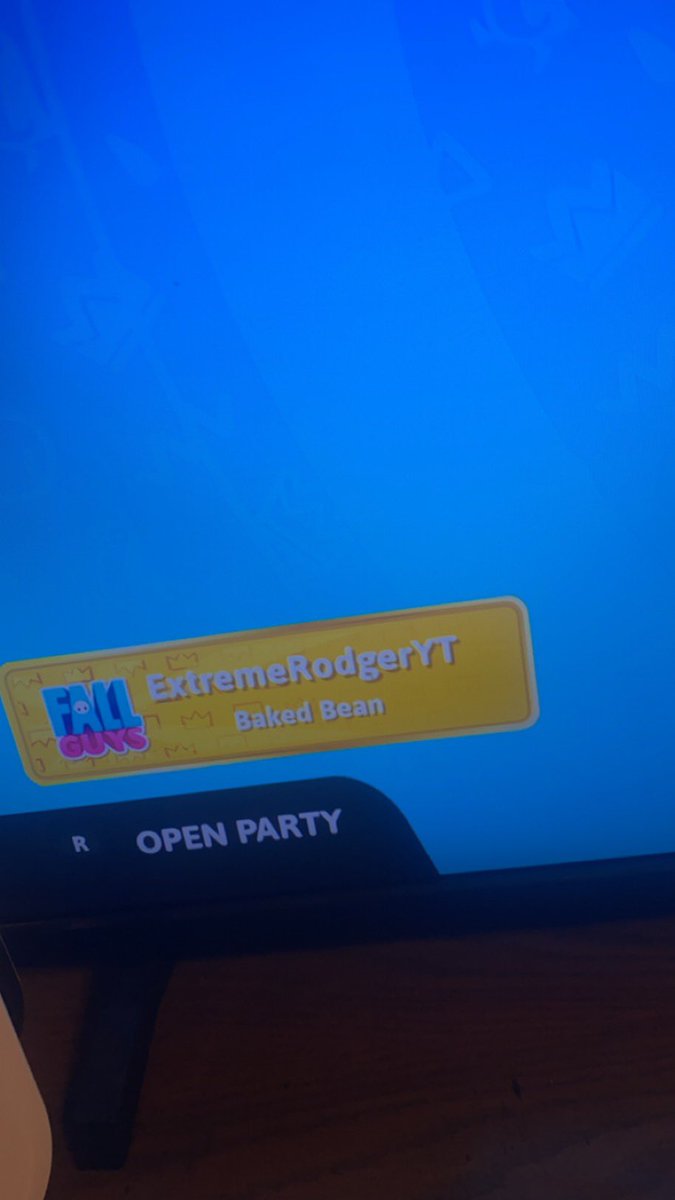 UseCodeRod's tweet image. Already CR 49, Next stop that Golden Knight #FallGuys #Epic