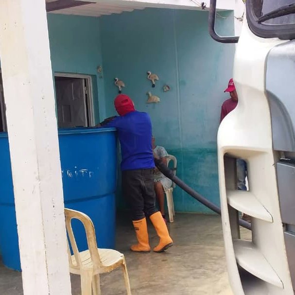 GMBNBT_Falcon's tweet photo. Ruta Tricolor beneficiando al Sector el Tacal con 20.000 litros y el Sector la Cancha 10.000 Municipio los Taques.
-
@nicolasmaduro
@delcyrodriguezv
@raulalfonzoparedes
@vclarkb
@gmbnbt
@mppobrasve
@mppopnacional
.
#Somostricolor7Tnets #juntossomostricolor #somostricolor #falcon https://t.co/4QWIYjnr9I