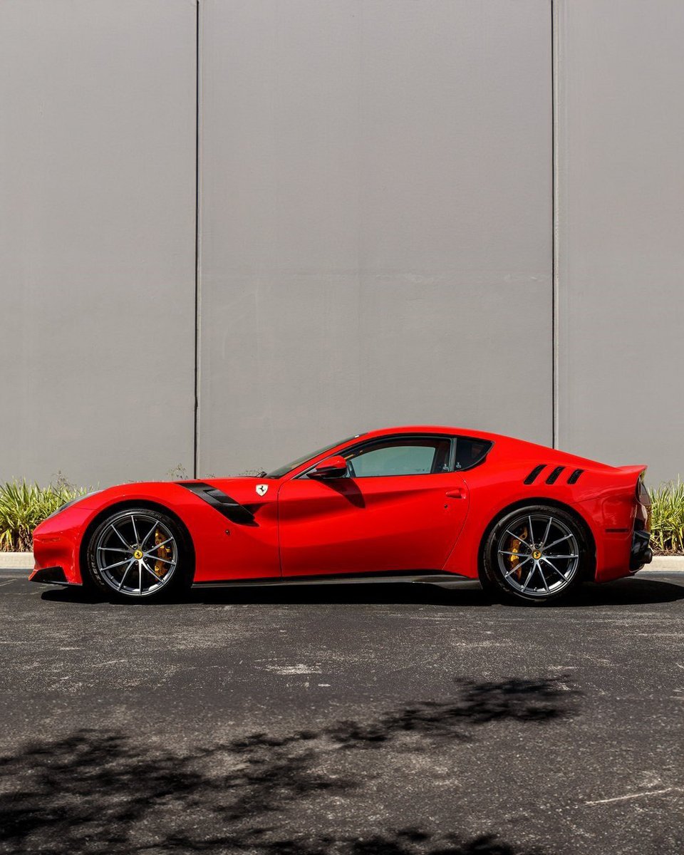 Soaking up the Florida sun with this perfectly spec'd 2016 Ferrari F12tdf in Rosso Corsa 😍