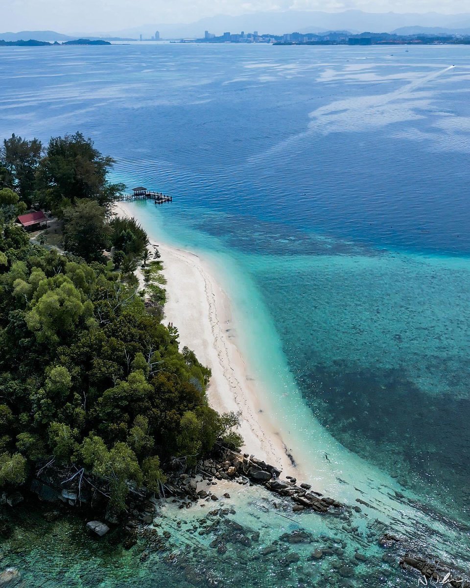 Tunku Abdul Rahman Park, a vibrant cluster of islands—Gaya, Sapi, Manukan, Mamutik, and Sulug—offers endless fun! Easily accessible, except for Sulug, these islands are perfect for adventure seekers and beach lovers.

📸IG/@wildworldadventurer
📍Mamutik Island, Kota Kinabalu