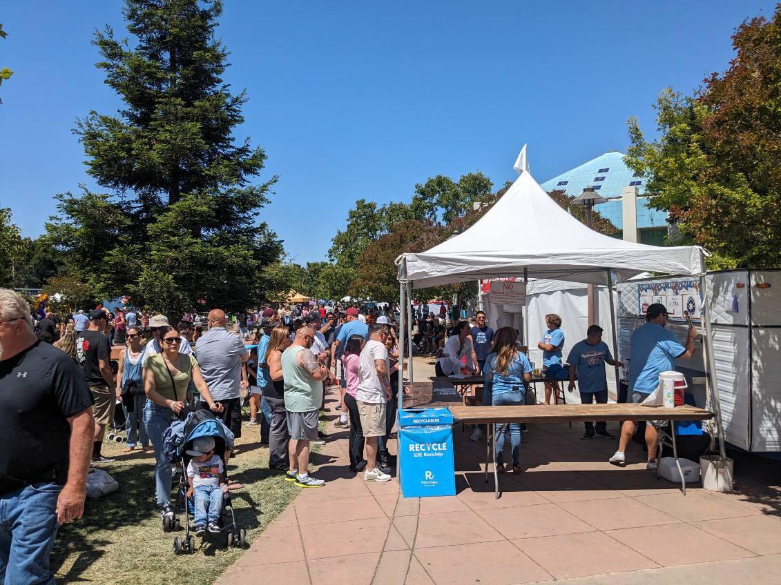 calfireSCU's tweet photo. #MorganHillMushroomFestival was a success! The weekend was full of great weather, entertainment, & yummy food; even our Unit Chief joined in on tasting some cuisine!
Thank you @MorganHillPD for allowing us to work with you to ensure safety & fun for all!
#CALFIRESCU #MHFD #MHPD https://t.co/buoPrVgRqK