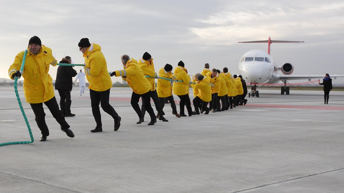 krawczyk_emil's tweet image. Rzadkie zdjęcie Platformy ściągającej inwestycje lotnicze do Polski.
#Modlin #TakDlaCPK