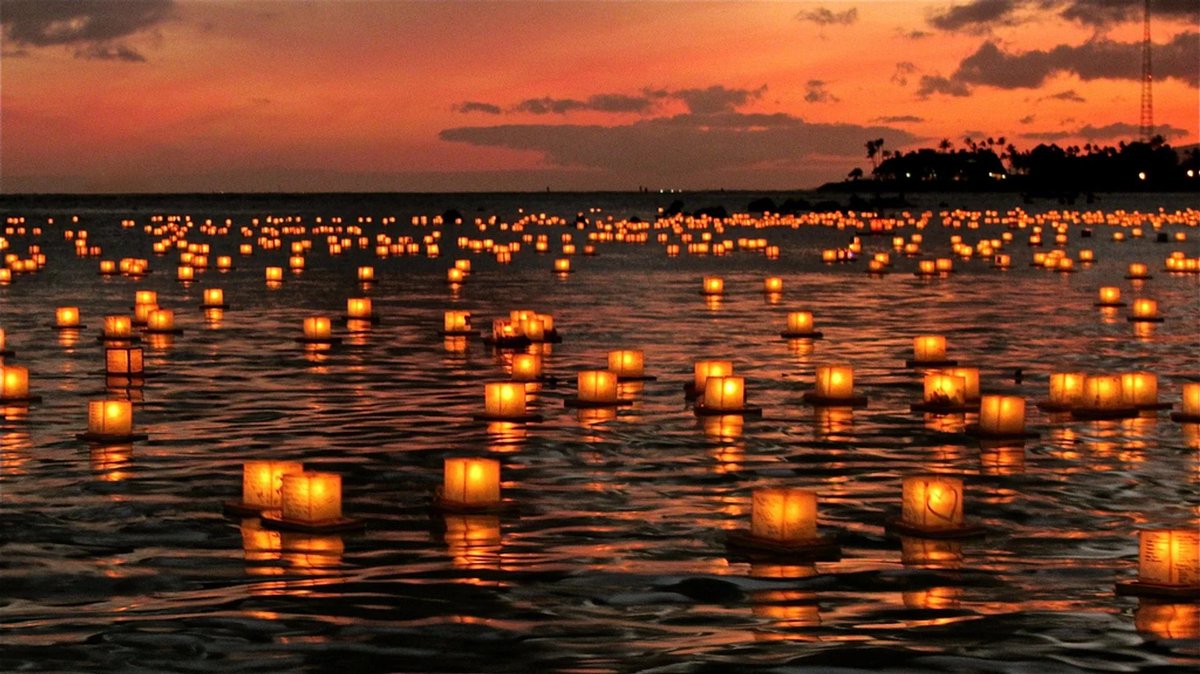 Candice911's tweet photo. Today!
Shinnyo Lantern Floating Hawaii 
Its goal is to commemorate loved ones and create hope for the future.
I ❤️ Hawaii- 

#amquering https://t.co/VEGiPs1pTj