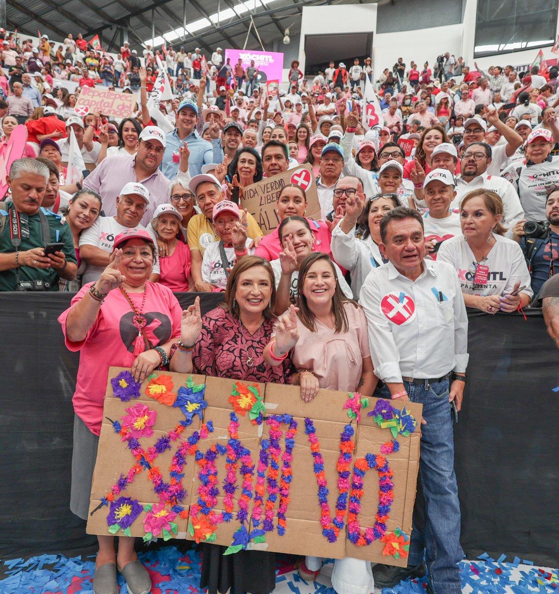 Siéntanse orgullosos: van a tener a la primera mujer hidalguense Presidenta de la República. Apóyenme por ustedes, por sus hijos y por su familia. Todos a votar este 2 de junio con Fuerza y Corazón. #XóchitlPresidenta