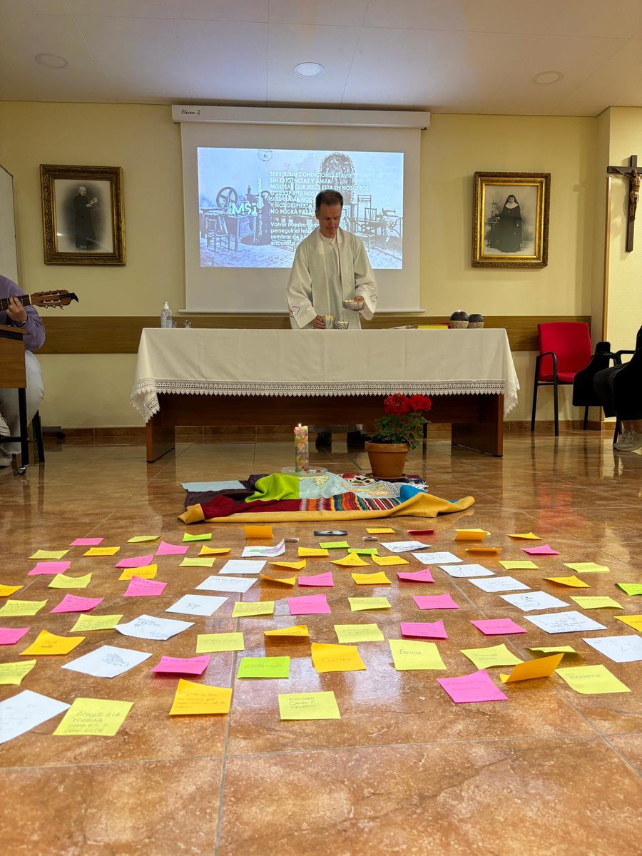 ssjovenes's tweet photo. Este “finde”se han encontrado en la Casa Provincial, en Madrid, los monitores del Taller en Marcha y el Taller de Verano, para terminar de preparar y tener un encuentro de formación sobre el acompañamiento al estilo de Jesús. No queda nada… #5dejulio #VeranoMSJ #TdV2024 #TeM2024 https://t.co/GJvL1hPufa
