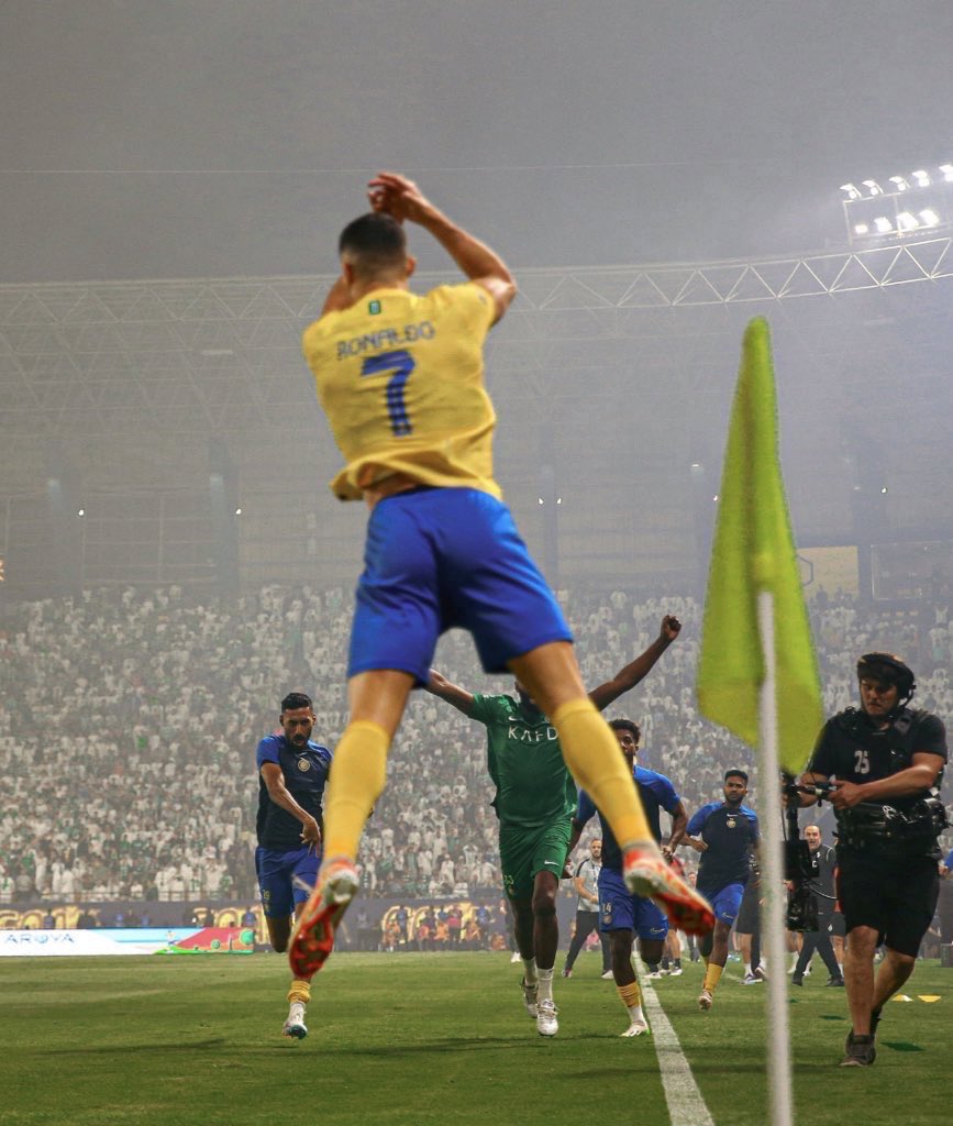 وحطم الأسطورة  ..رونالدو رقم أسطورة النصر السابق حمدلله
👋👋👋
🌹💛💙🌹
#النصر_الإتحاد