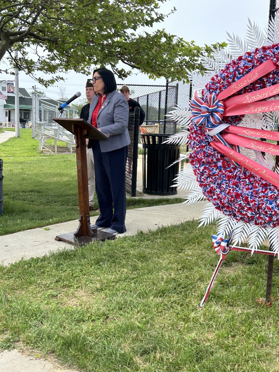 Today I joined my friend @Sully4Assembly in Roxbury to remember all those who gave their lives in defense of our freedom. Thank you to all who made it out to the ballfield to commemorate Memorial Day, it was a beautiful ceremony 🇺🇸🇺🇸