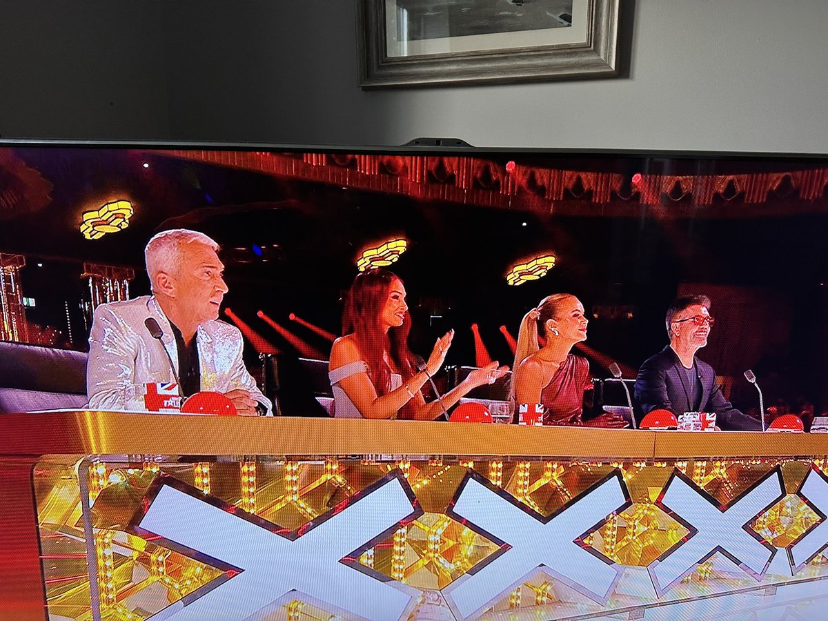 PhilKnight1967's tweet photo. @BGT somebody is missing a halo! https://t.co/k9zukJq6mN
