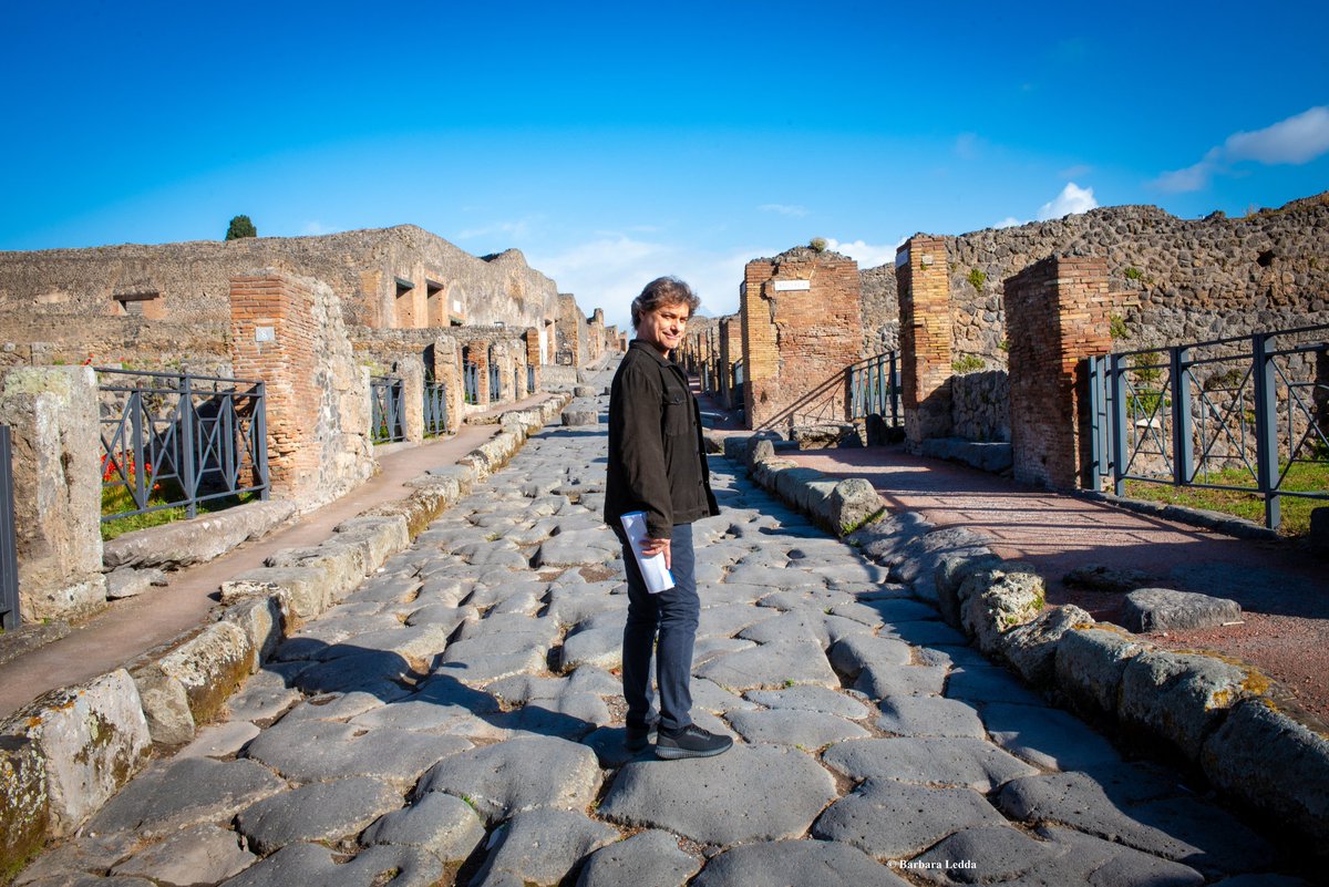 Un unico piano sequenza per accompagnarvi in una visita negli scavi di Pompei e tra le nuove scoperte. Un viaggio tra le meraviglie di uno dei parchi archeologici più belli al mondo. Seguitemi! #Meraviglie