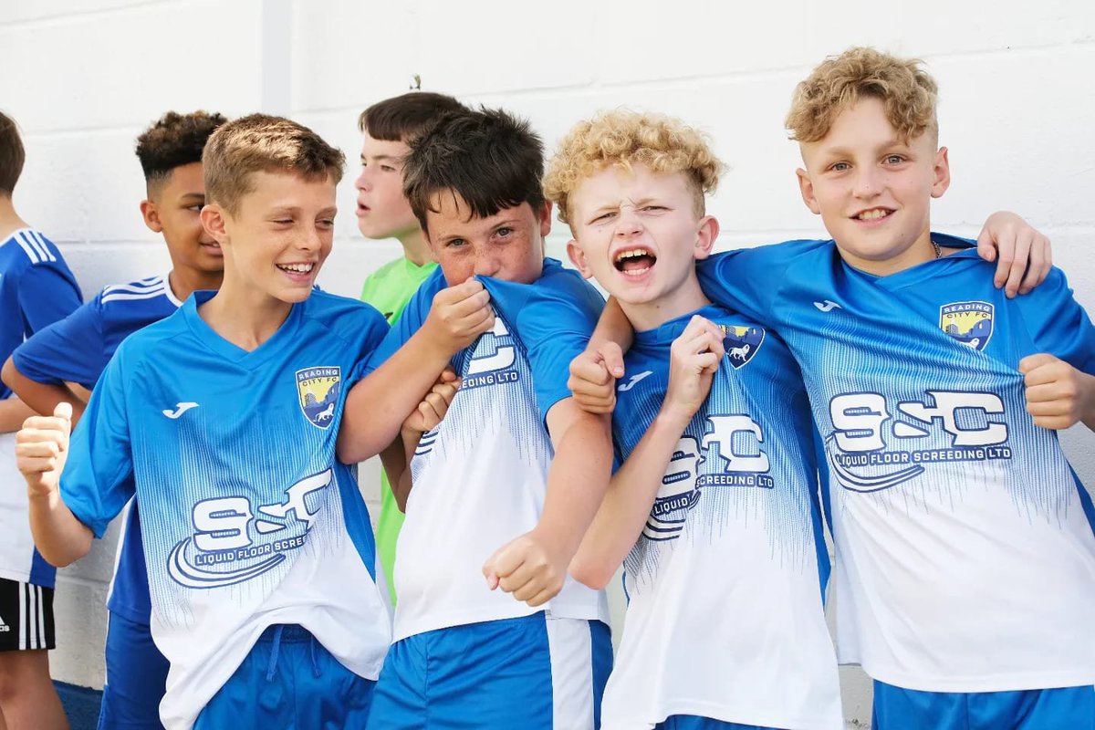 👀| We're recruiting players for our Youth Academy in a number of different age groups ahead of the 2024/25 Season.

If your child is looking for a new club this summer, look no further than #RDGUK's second biggest football club! 

readingcityfc.co.uk/news/youth-pla…

#ThePrideOfReading 🦁
